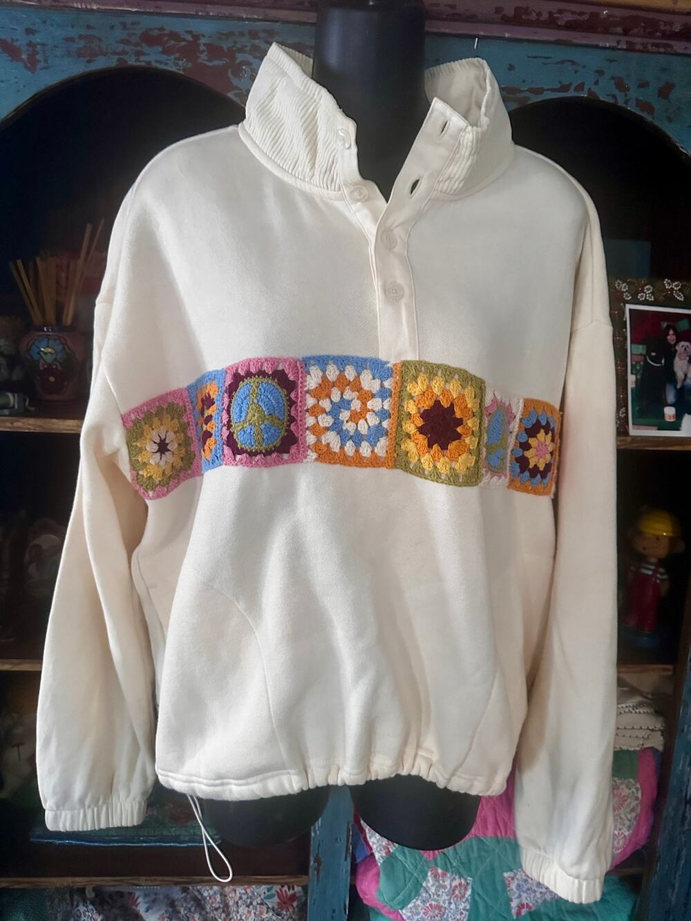RARE GHANDA AUSTRALIAN FLEECE PULLOVER CROCHET GRANNY SQUARE PEACE SIGN TRIM M